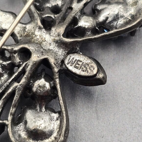 VTG Signed Weiss Butterfly Brooch 1.5" Blue & Green Rhinestones Silver Tone - Picture 5 of 8